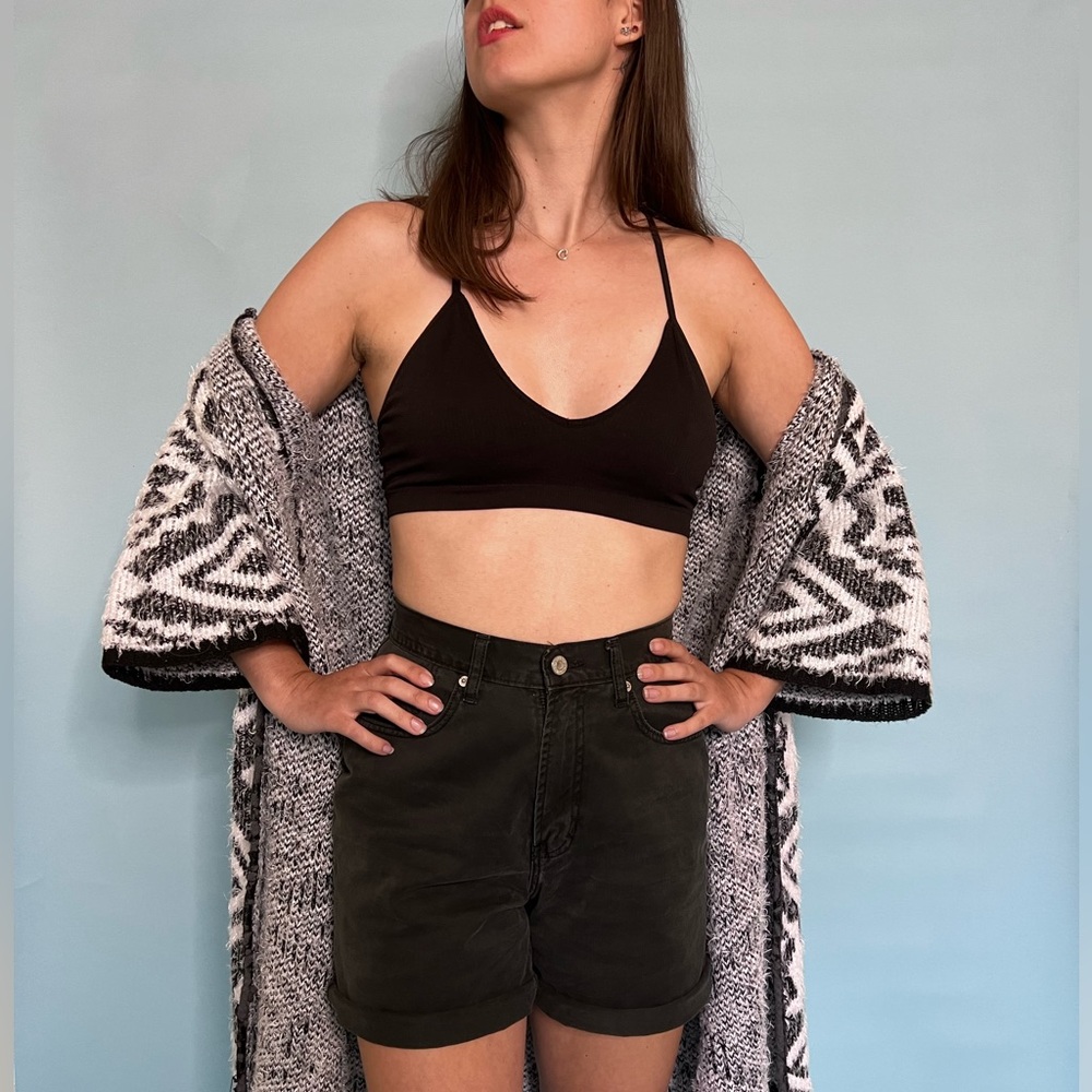 Size 6 (fits more like a 4)  high waisted black GAP shorts